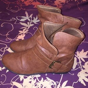 Mini brown boots